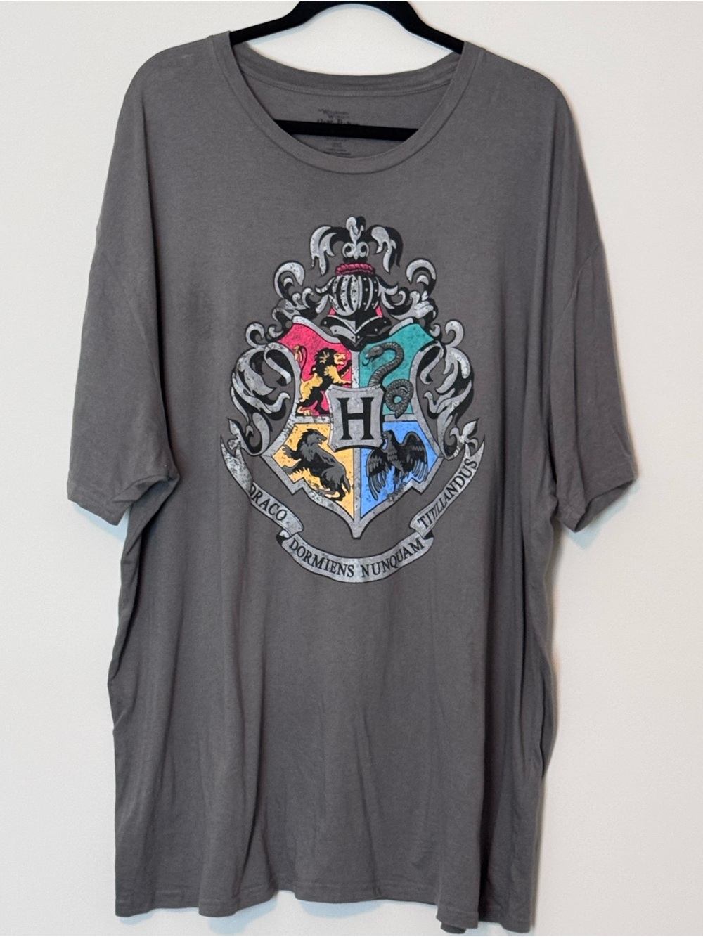 Harry Potter Hogwarts Crest Graphic T-Shirt – 3XL – Gray